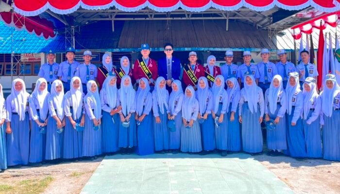 Anggota DPRD Muhammad Ridwan Lantik Pengurus MPK SMA Negeri 1 Tanjung Tiram