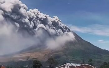 Aktivitas Gunung Sinabung Meningkat, Semburkan Abu 3.500 Meter, Warga Diminta Waspada