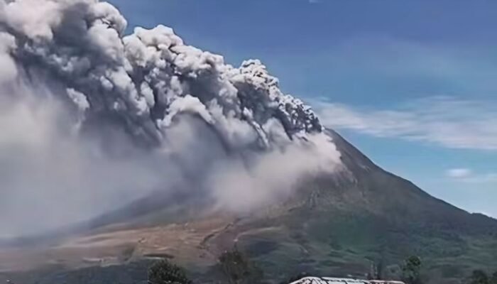 Aktivitas Gunung Sinabung Meningkat, Semburkan Abu 3.500 Meter, Warga Diminta Waspada